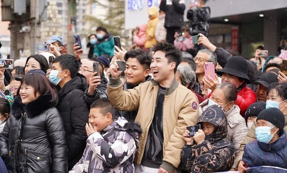 【原创】天水秦安:万人空巷 ! 22支社火队齐聚街头巡演“闹春”_fororder_5