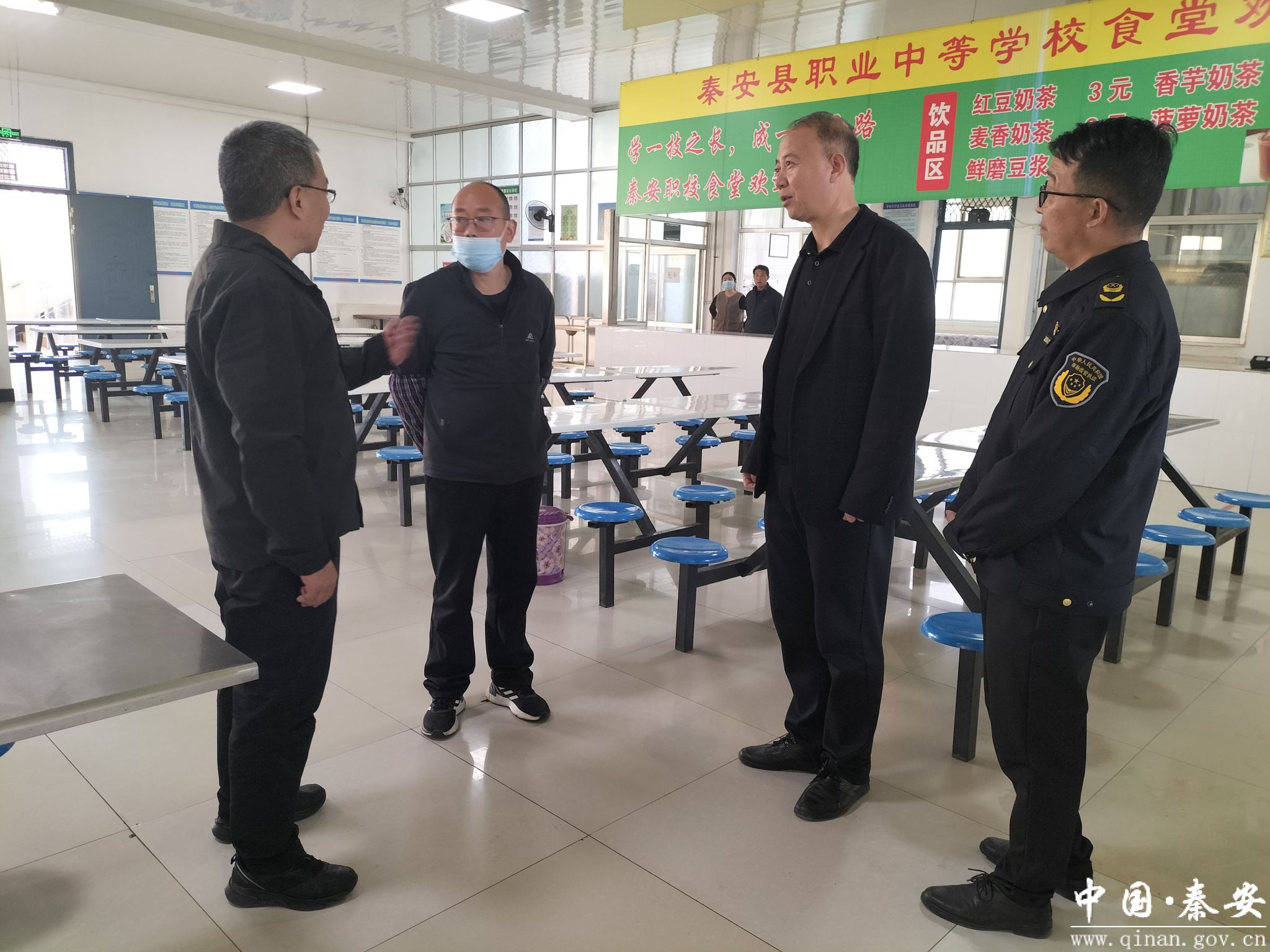 姚建国调研督导包保学校食品安全两个责任工作落实情况