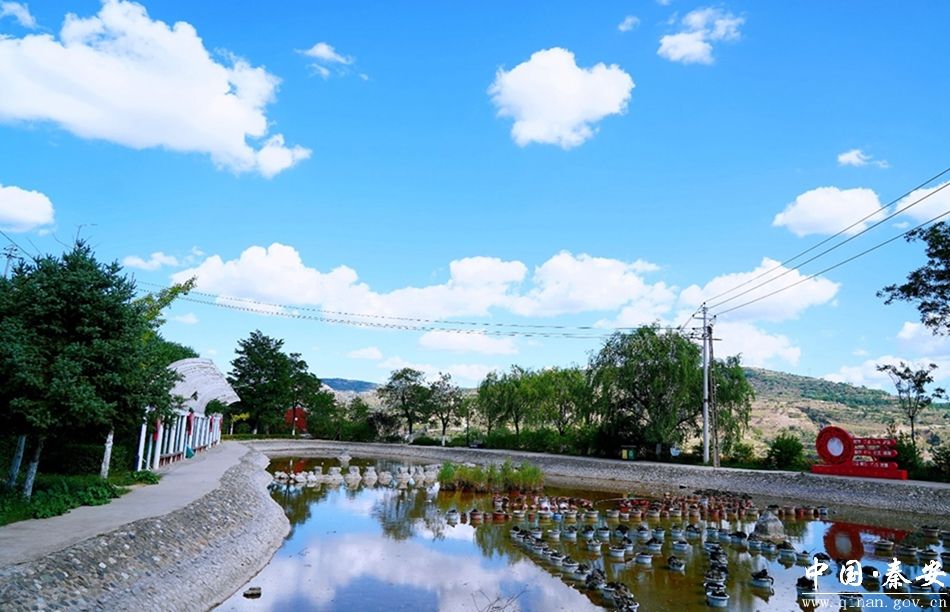 满目绿意穿不透 凤山尽是盛景画-秦安县人民政府