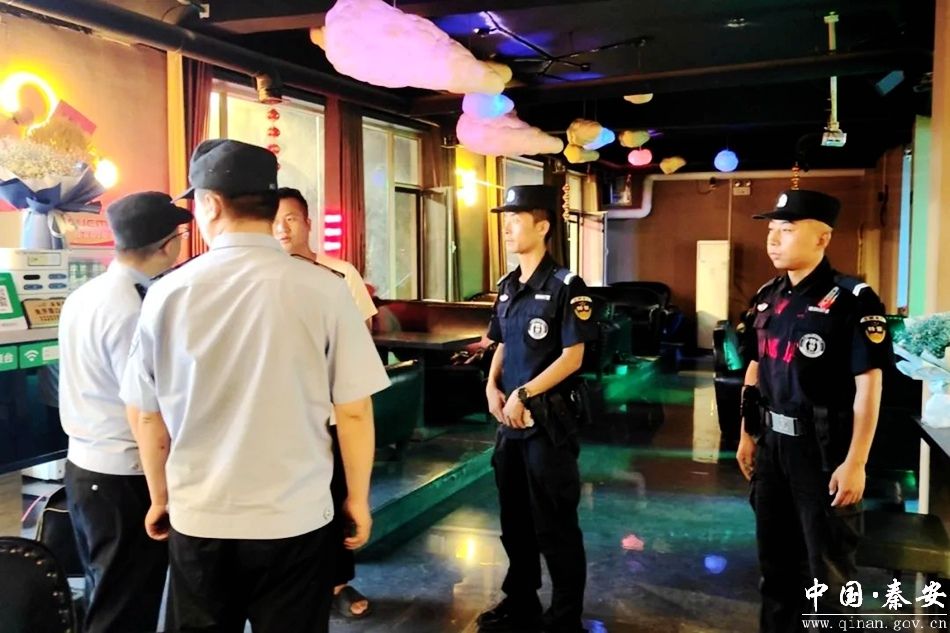 秦安县公安局特巡警大队常态化开展巡逻防控工作