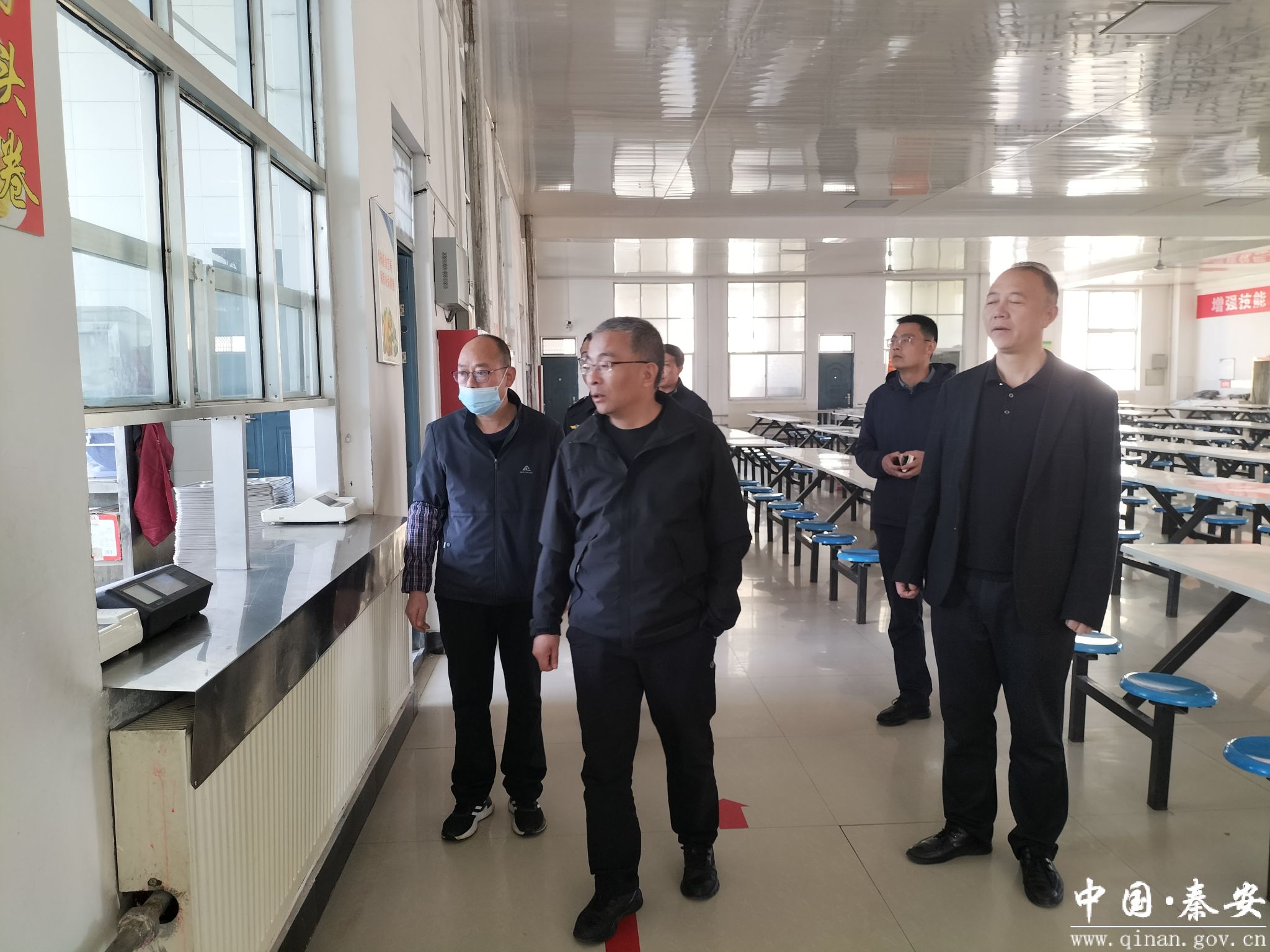 姚建国调研督导包保学校食品安全两个责任工作落实情况