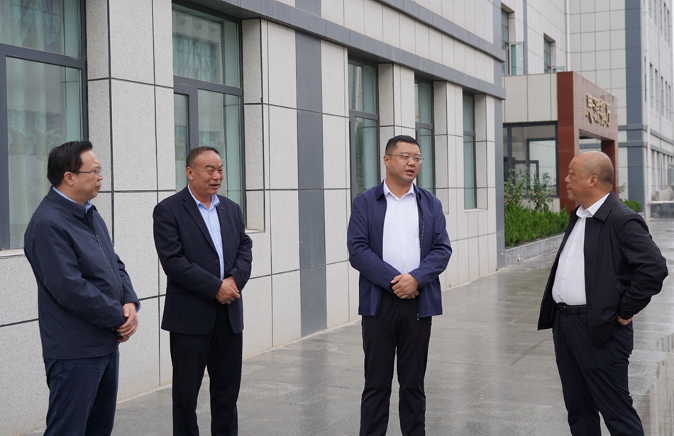 王龙强督导检查秦安二中校园安全工作