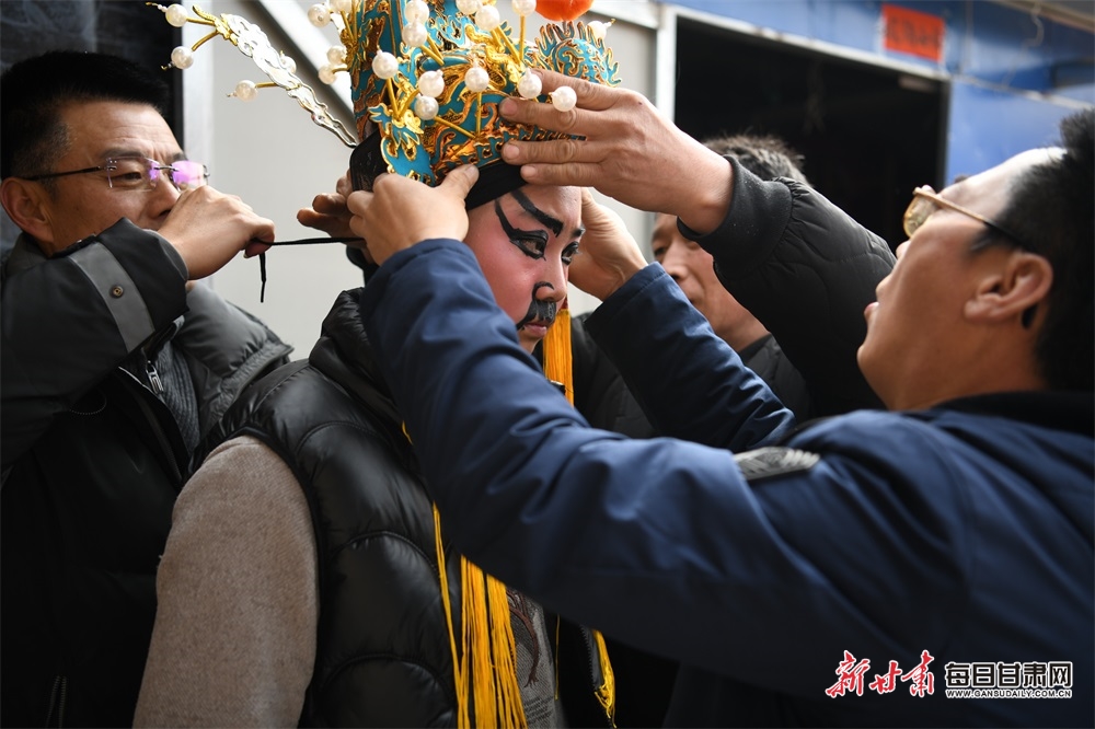 新甘肃镜观陇原秦安花双村社火闹出浓浓年味