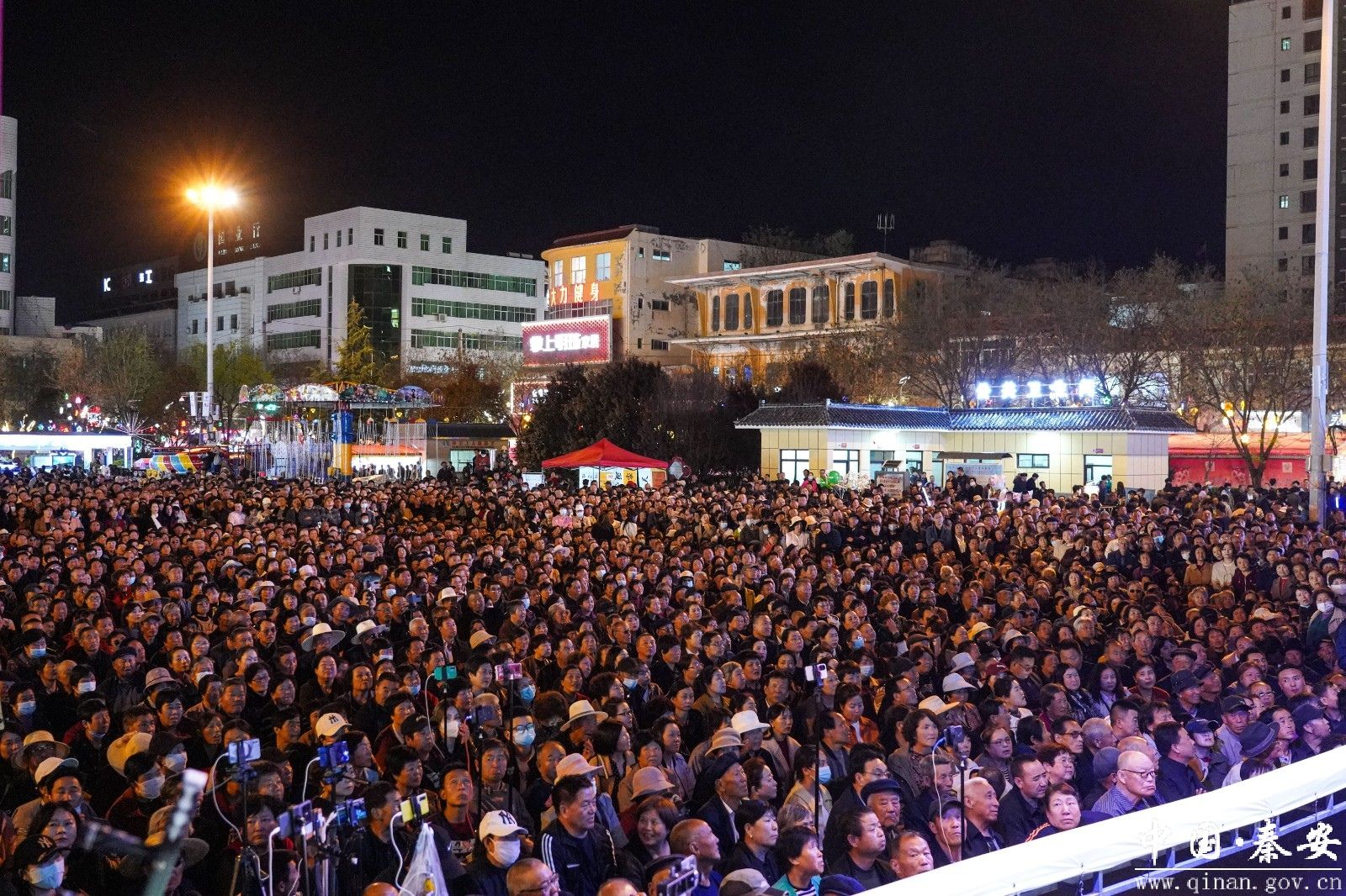 2024秦安桃花会2024年甘肃秦安桃花会秦腔名家演唱会掠影