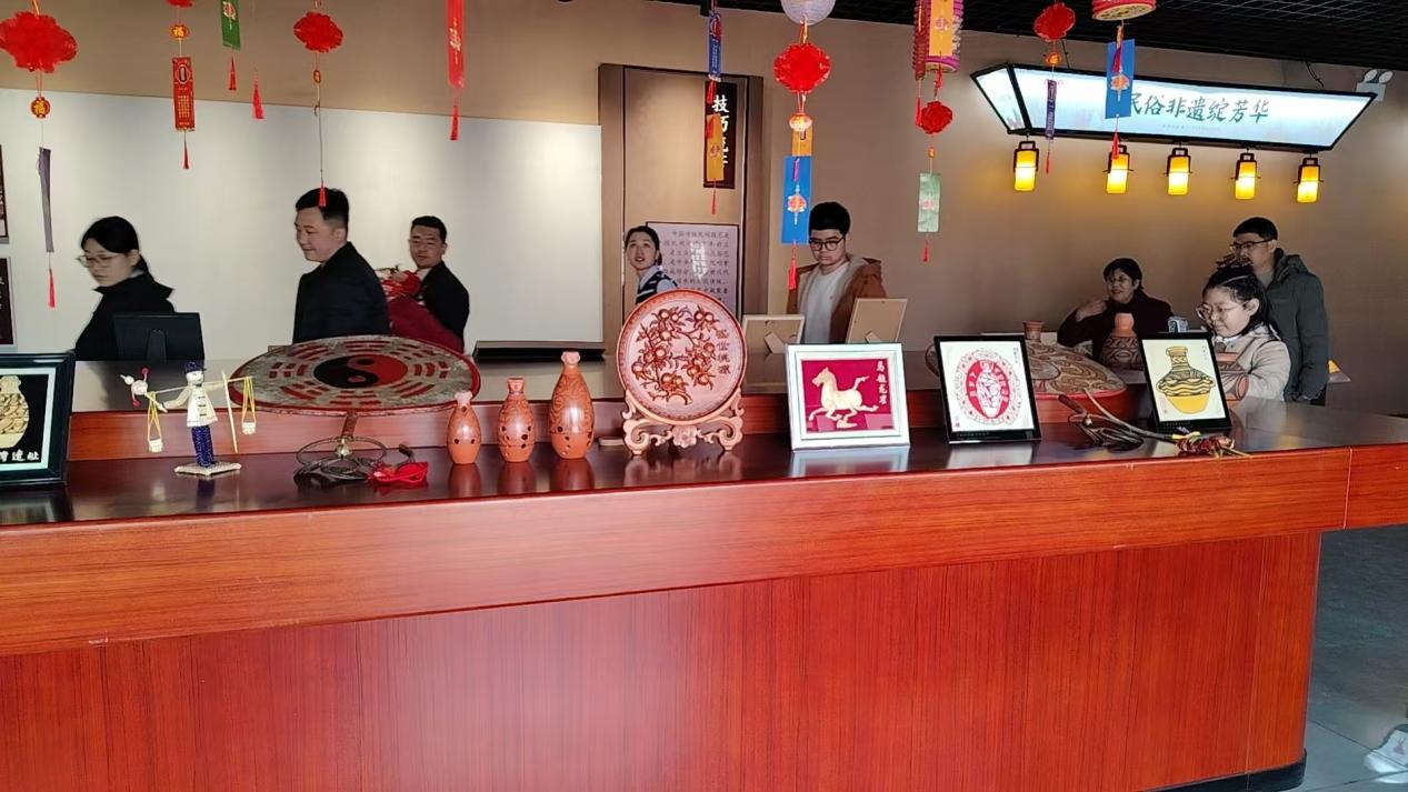 天水秦安:灯耀凤山 韵传民俗