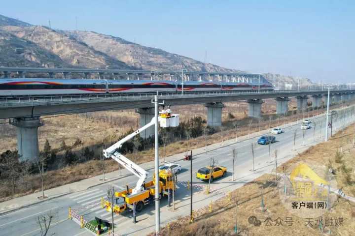 天水首次!带电“机器人”开展配网作业 天水首次!带电“机器人”开展配网作业