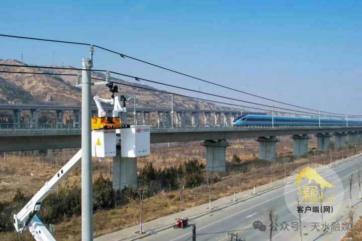 天水首次!带电“机器人”开展配网作业 天水首次!带电“机器人”开展配网作业